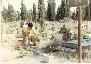ORAN 10 2005 065 CIMETIERE DE TAMAZHOUET TOMBE D ANTOINE RUIZ MON ONCLE DECEDE A 14 ANS 1985 UN AMI FAIT UN TOUR SUR LA TOMBE